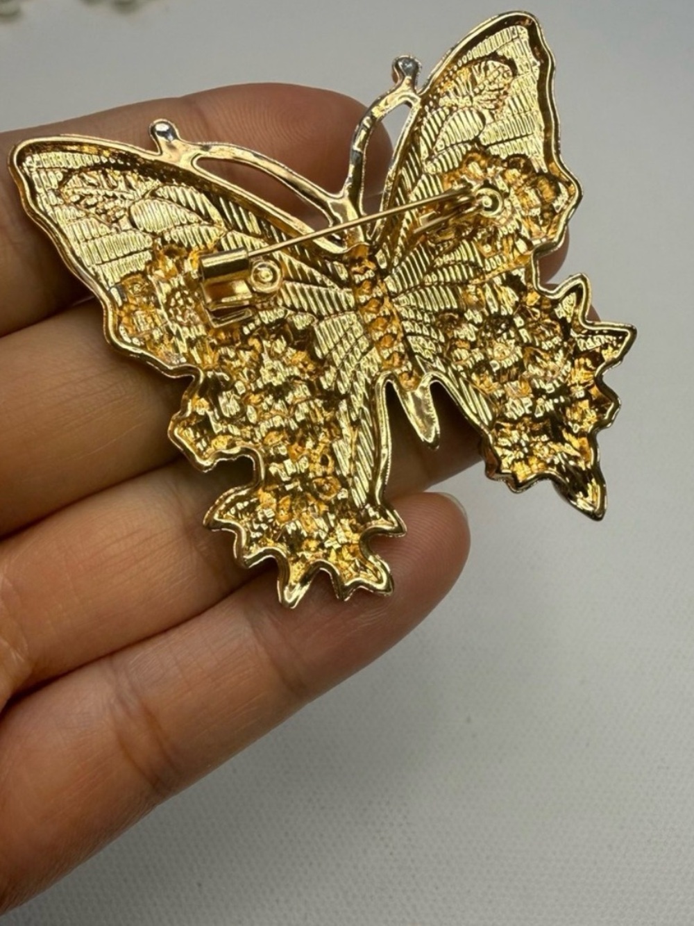 Elegant Blue and Gold Butterfly Brooch - Picture 4 of 4